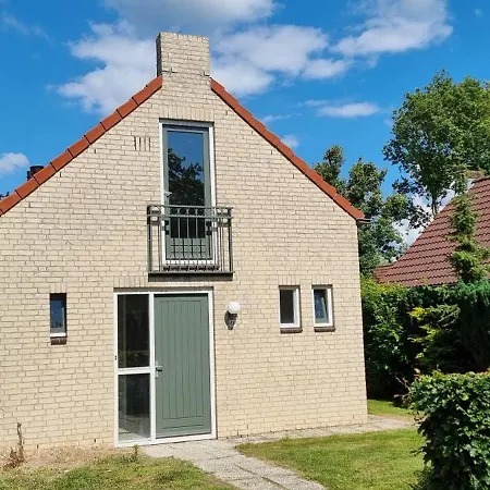 מלון Vakantiewoning Maas En Waal 40 4*